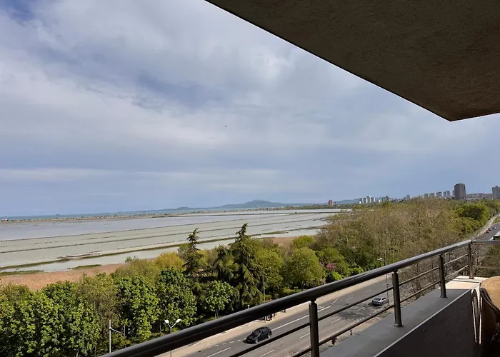 Sea View Escape *