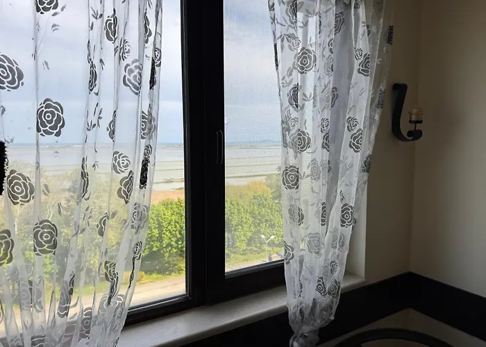 Sea View Escape 公寓 *